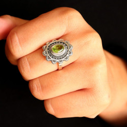 Bague travaillée pierre...