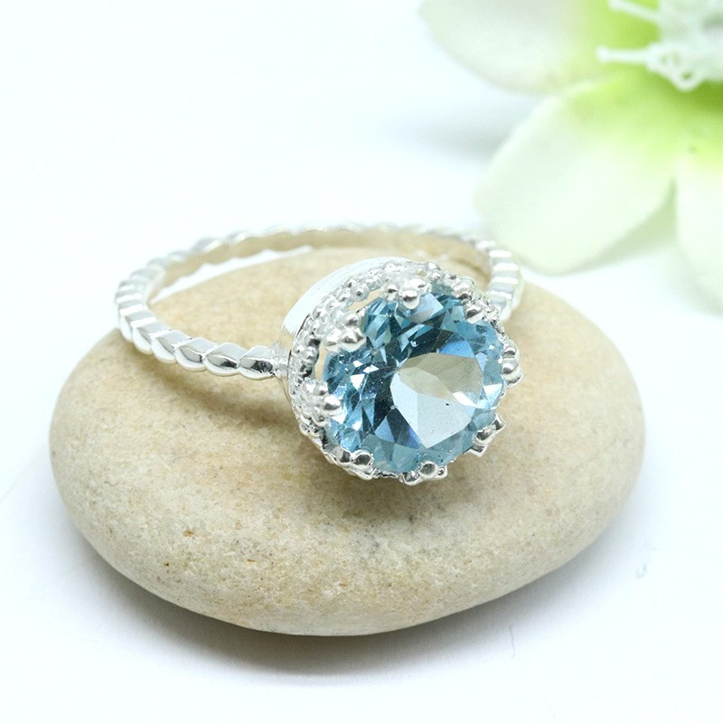 Bague argent griffée pierre topaze bleue
