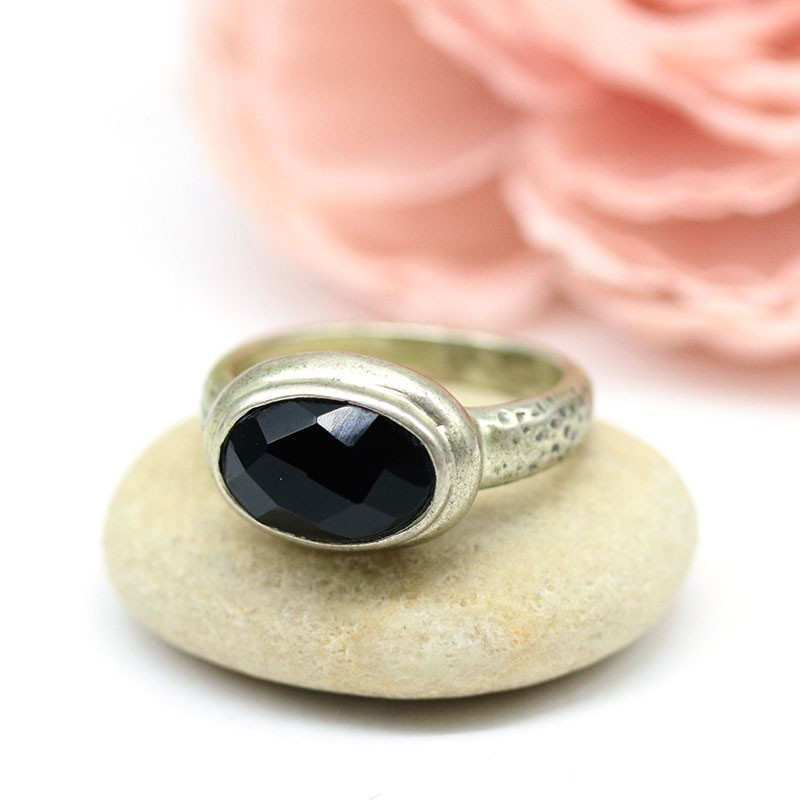 Bague en argent et onyx facettée Bague en argent et onyx facettée