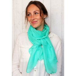 Foulard vert en soie fine...