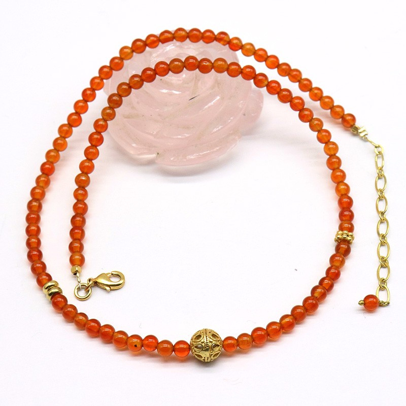 Collier pierres rondes cornaline et perles dorées Collier pierres rondes cornaline et perles dorées