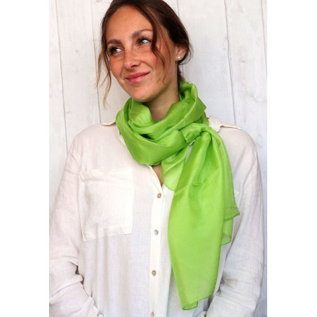 Foulard en soie fine et légère vert pomme - c42
