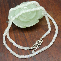 Collier pierres taillées en...
