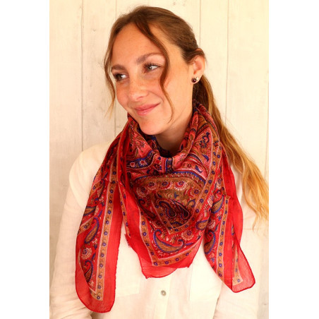Carré de soie rouge, rose et bleu motifs cachemires