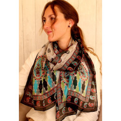 Foulard en soie noir et...