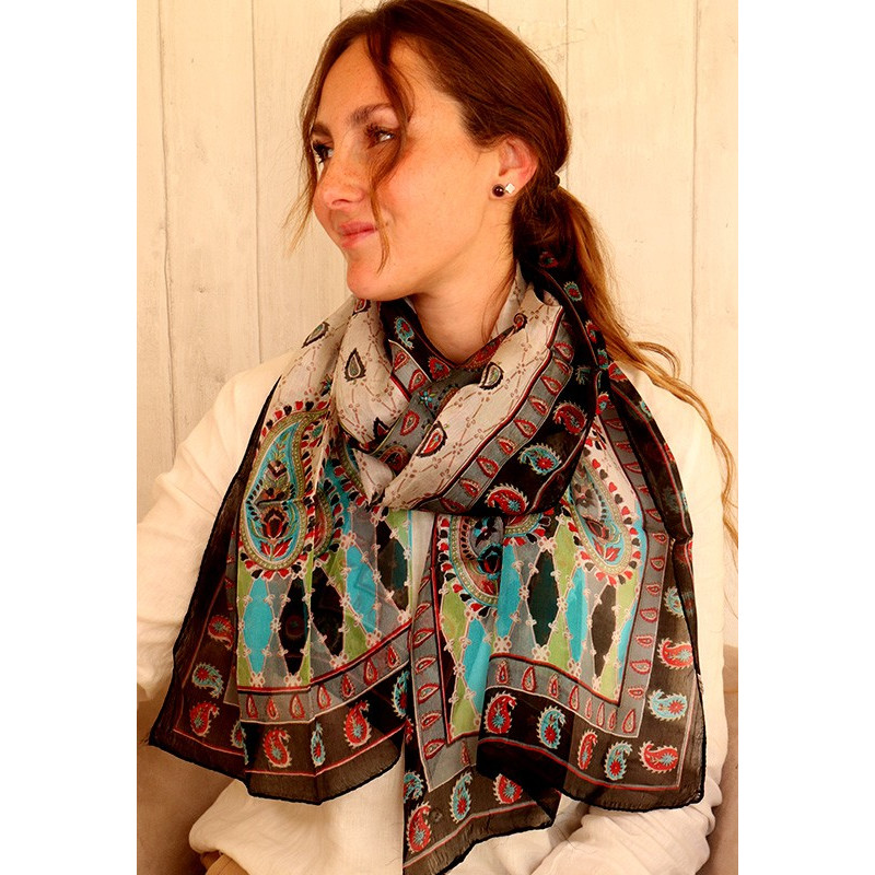Foulard en soie noir et blanc à motifs