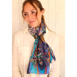 Foulard en soie à motifs...