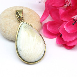Pendentif pierre blanche...