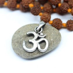 Petit pendentif AUM en argent