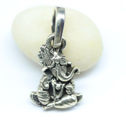 Petit pendentif Ganesh en...