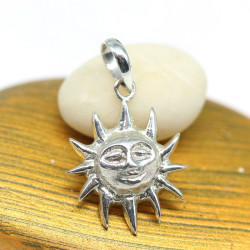Pendentif argent motif soleil