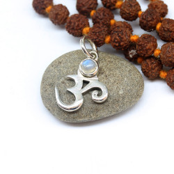 Petit pendentif Aum en...