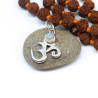 Petit pendentif Aum en argent et cornaline