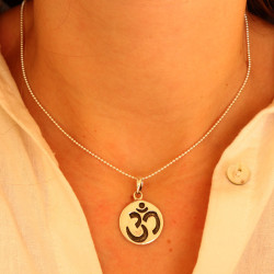 Pendentif aum en argent...