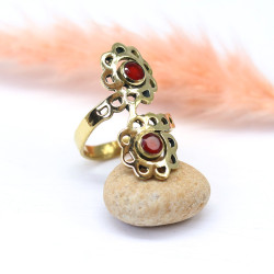 Bague dorée et 2 cornalines