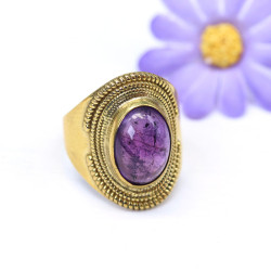 Bague dorée large et améthyste