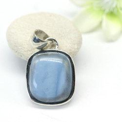 Pendentif opale bleue...