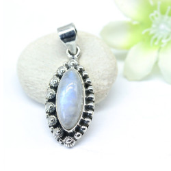 Pendentif pierre de lune...