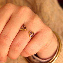 Bague fine dorée pierres...