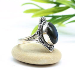 Bague travaillée en argent pierre labradorite
