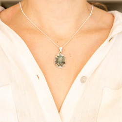 Pendentif cyanite facettée...