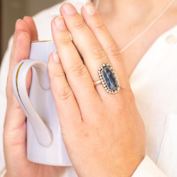 Bague cyanite taillée en...