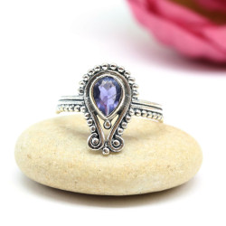 Bague fine travaillée...