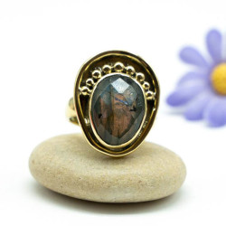 Bague dorée goutte labradorite facettée