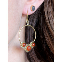 Boucle d'oreille dorée...