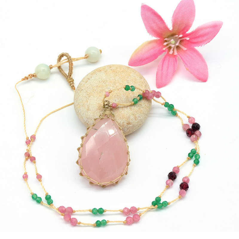 Collier quartz rose sur fil de coton ciré Collier quartz rose sur fil de coton ciré