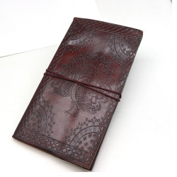 Long carnet cuir et papier...