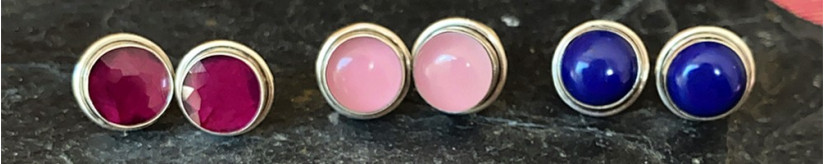 Puces d'oreille argent montées des magnifiques pierres de Jaipur